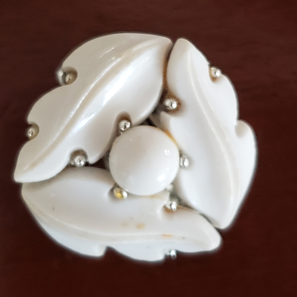Vintage Lisner White Leaf Clip on Earrings